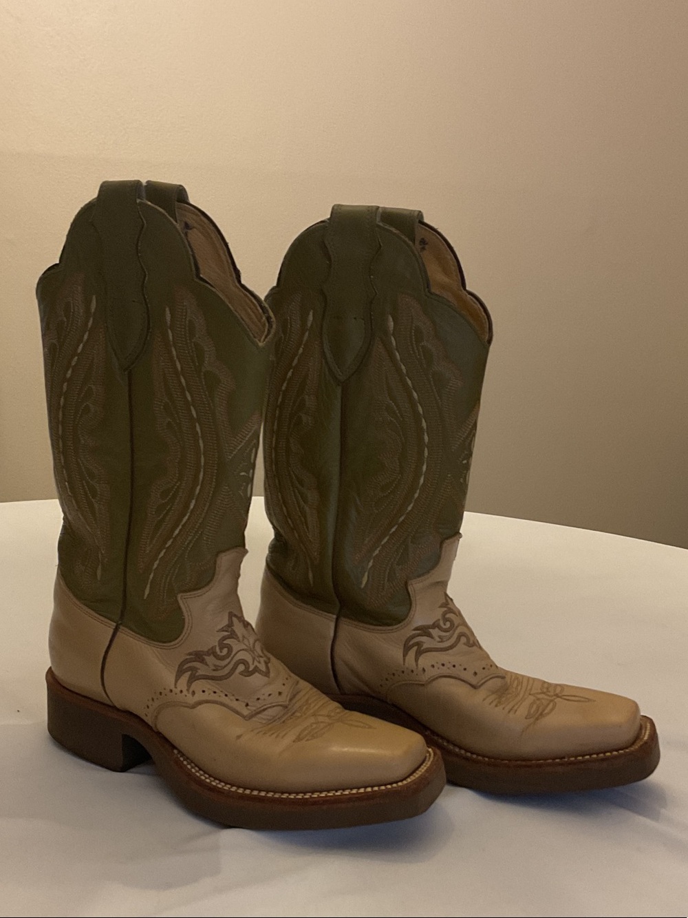Justin Tekno Crepe 6B Women's Two-Tone Western Boots - in popular Olive & Cream